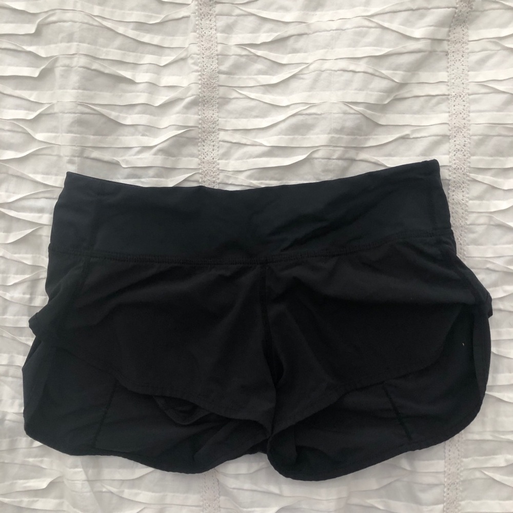 black lululemon shorts